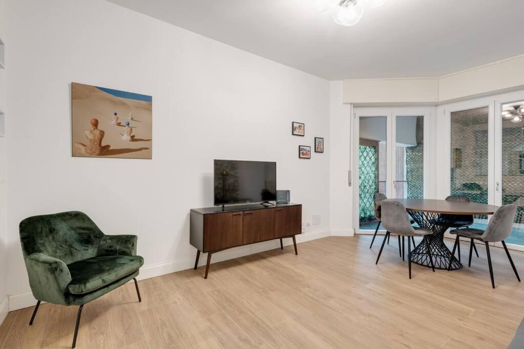 Easylife - Cozy & Comfy Apt In Design District Milão Exterior foto